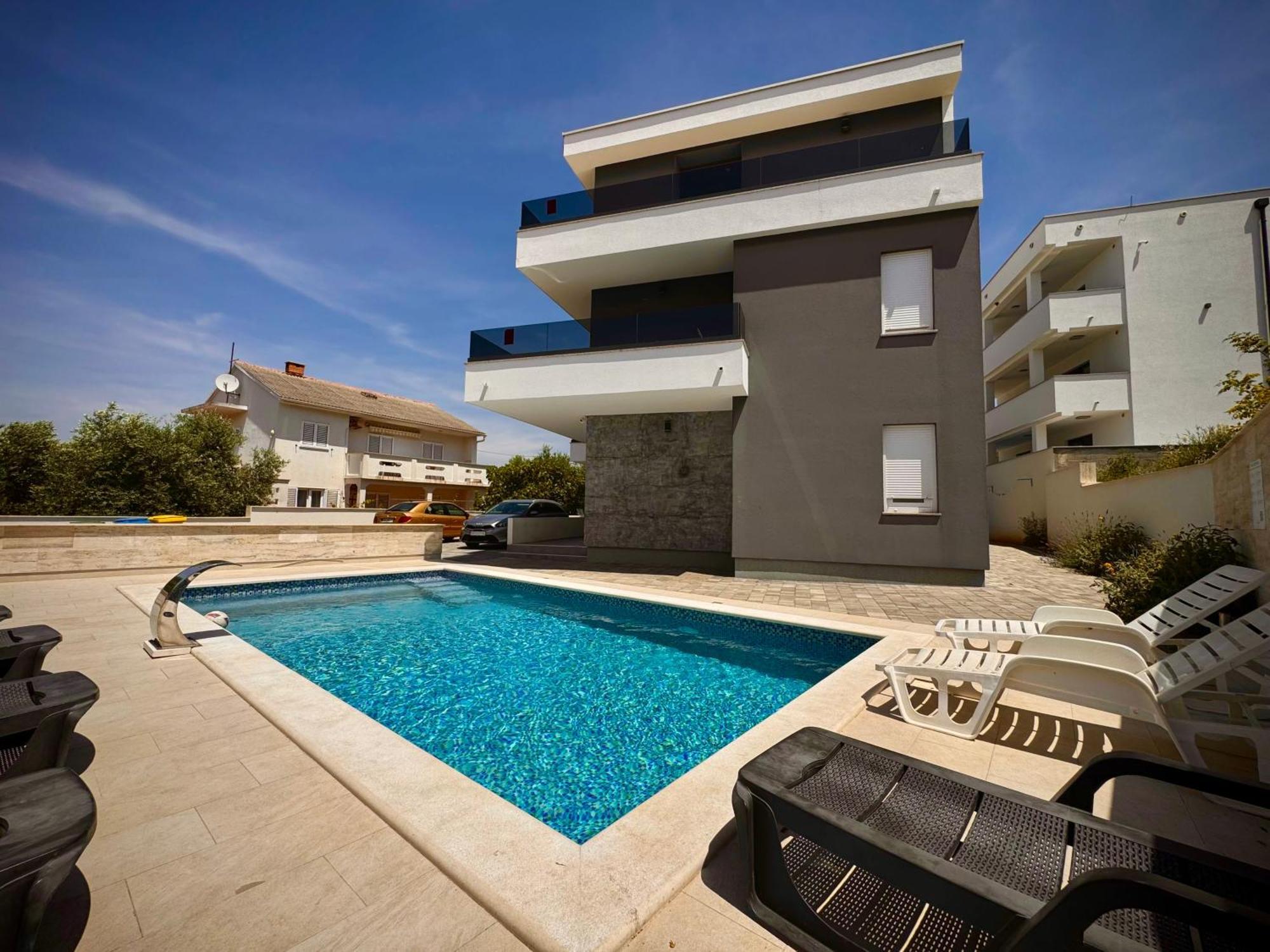 Sunshine Apartment *